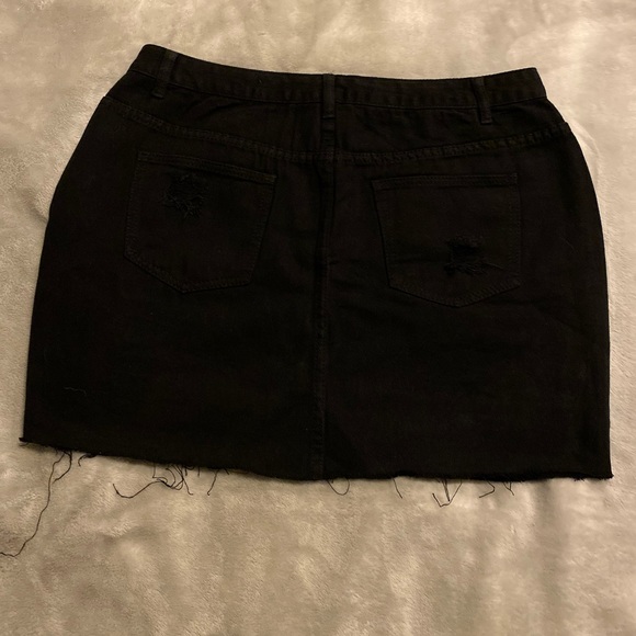 Plus High Waisted Distressed Skirt - Picture 4 of 4